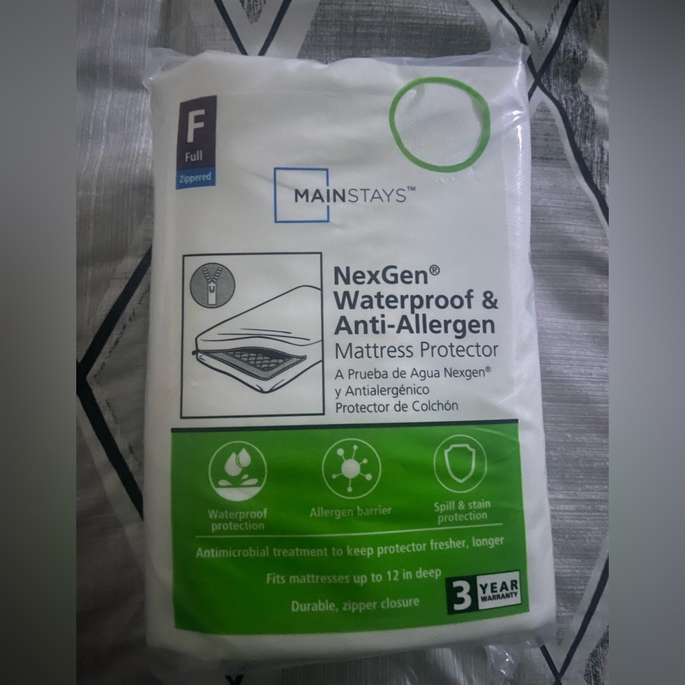 Brand new !!! still in the package full size mattress cover